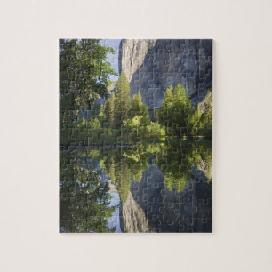 CA, Yosemite NP, El Capitan weerspiegeld in Merced Legpuzzel