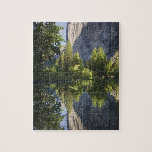 CA, Yosemite NP, El Capitan weerspiegeld in Merced Legpuzzel (Verticaal)