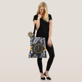 Cabana Thema in Houtskool en Wit met Geel Tote Bag (Op model)