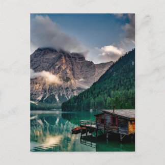 Cabin van het Italiaanse meer aan de zijkant Briefkaart