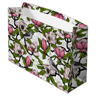 Caché dans le grand sac cadeau rose