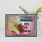 Cachette de grenouille invitation de la fête surpr (Debout devant)