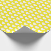 Cadeau Coeurs, blanc sur papier d'enveloppement jaune (Coin)