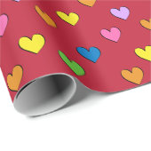 Cadeau Coeurs colorés sur papier d'enveloppement rouge (Coin rond)