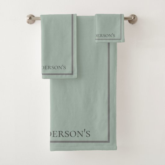 Cadeau de monogramme vert sauge gris bordure (En situation)