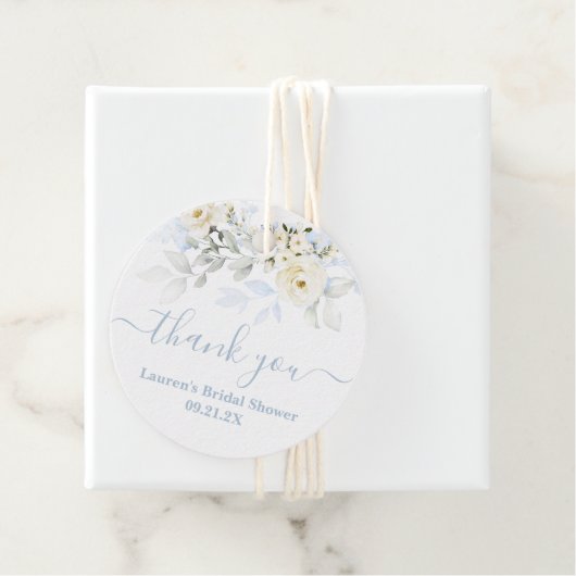 Cadeau Étiquettes de faveur à fleurs bleues (En situation)