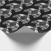 Cadeau Faucons de fer blanc sur papier d'emballage noir (Coin)