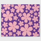 Cadeau Fleurs roses sur papier à envelopper violet (Plat)