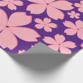 Cadeau Fleurs roses sur papier à envelopper violet (Coin)