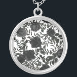 Cadeau gothique de collier de mariage de rose de<br><div class="desc">Nos cadeaux gothiques de demoiselle d'honneur de collier de mariage de rose floral noir et blanc sont faits pour assortir la collection gothique de mariage de rose de noir. Noir foncé et contraste blanc lumineux avec une abondance de motifs floraux foncés. Script la police appareillée avec la police d'empattement, prête...</div>