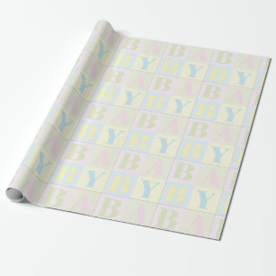 Cadeau Le mot bébé dans le papier enveloppant pastels