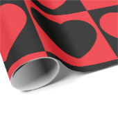 Cadeau les coeurs noirs et rouges enveloppant du papier (Coin rond)