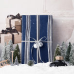 Cadeau Lux Christmas White Stripes sur papier d'enveloppe<br><div class="desc">Élevez votre cadeau de cette période de fêtes avec nos Lux Christmas White Stripes sur papier d'emballage bleu. Ce design élégant présente des rayures blanches et un décor bleu riche, créant un contraste saisissant qui capture l'esprit festif. Parfait pour envelopper les cadeaux pour les proches, ce papier transforme chaque cadeau...</div>
