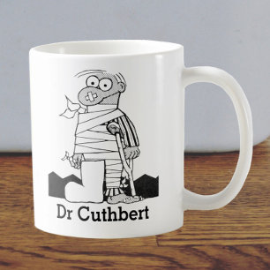 Cadeau met naam voor een dokter - Man in verband Koffiemok