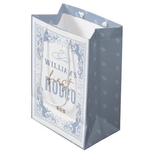 Cadeau Moyen Dusty Blue First Rodeo Anniversaire Favoriser Sac (Devant Angle)