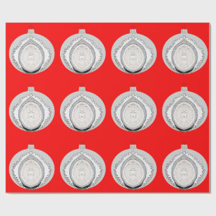 Cadeau Ornement blanc sur papier d'enveloppement rouge