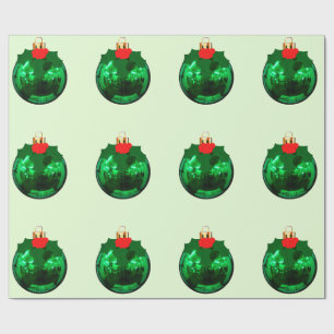 Cadeau Ornement vert sur papier d'enveloppement vert clai