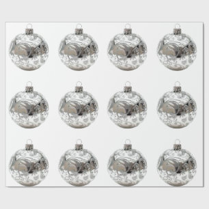Cadeau Ornements d'argent sur papier d'emballage blanc