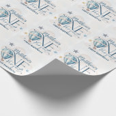 Cadeau Ours dans un papier d'enveloppement de matte de ba (Coin)