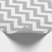 Cadeau Papier d'emballage gris-clair et blanc de Chevron (Coin)