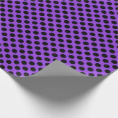 Cadeau Point Polka noir sur papier à envelopper violet (Coin)