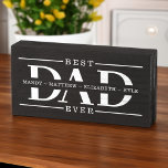 Cadeau Pour Meilleur Père Jamais Des Noms Personna<br><div class="desc">Offrez un cadeau mémorable pour papa avec nos lettres DAD minimes et modernes meilleur papa jamais noir signe boîte en bois. Les lettres DAD sont divisées en deux avec les noms des enfants ou des membres de la famille placés au centre. Faites un grand cadeau pour la Fête des pères,...</div>