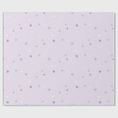 Cadeau teintes de points violets enveloppant du papier (Plat)