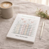 Cadeaubloemen voor leraren in een stapel boeken notitieblok