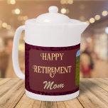 Cadeaux de retraite heureux personnalisés pour mam<br><div class="desc">Verser l'amour et la chaleur dans chaque tasse, nos cadeaux de retraite heureux personnalisés pour maman est la façon parfaite de montrer votre appréciation pour tout ce qu'elle a fait. Avec la capacité de la customiser avec votre message sincère et une photo chère, cette théière n'est pas seulement un bateau...</div>