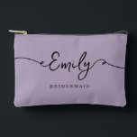 Cadeaux de soubrette de sac de maquillage personna<br><div class="desc">Ces petits sacs réfléchis et élégants font le cadeau parfait pour vos demoiselles d'honneur - une belle façon de montrer votre appréciation pour leur amour et leur soutien. Qu’il s’agisse d’un cadeau pour une fête de mariée, d’une faveur pour une soirée de bachelorette ou d’une proposition pour une femme de...</div>