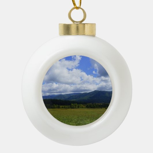 Cades Cove Keramische Bal Ornament (Voorkant)