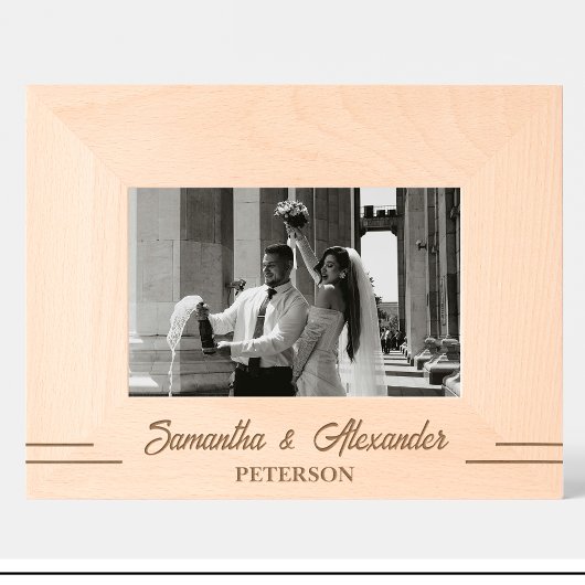 Cadre en bois gravé avec nom de mariage simple