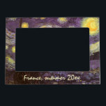 Cadres Aimantés Avec Photo Vincent van Gogh - Nuit étoilée<br><div class="desc">Starry Night (1889) de Vincent van Gogh est un post impressionnisme vintage de peinture de paysage d'art. Vue sur une ville dans une vallée la nuit avec les nuages tourbillonnants, les étoiles brillant et une belle lune jaune dorée croissant. Il a été peint pendant la journée de mémoire et est...</div>