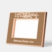 Cadres Gravés Oiseau Dans Le Nid Sur L'Ornement De L'Arbre À Fle (Gauche)