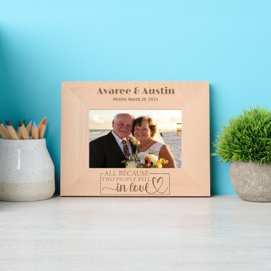 Cadres Gravés Tout Parce Que Deux Personnes Sont Tombées Dans Un