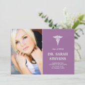 Caduceus Graduation Médicale Photo Invitation (Debout devant)
