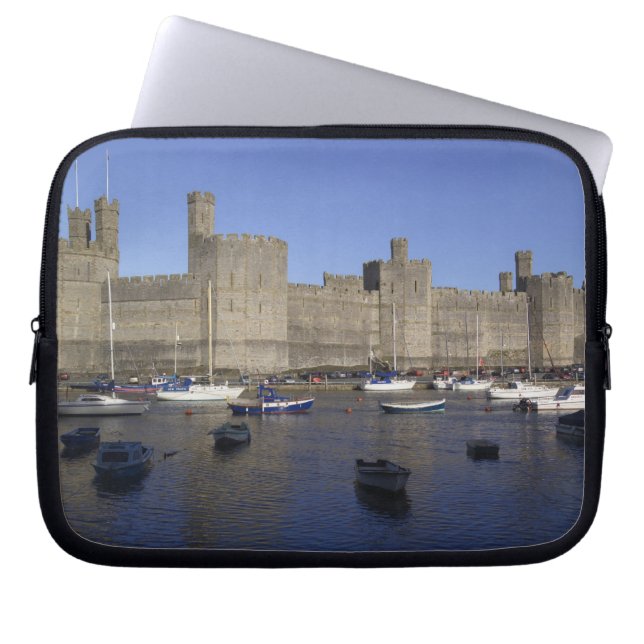 Caernarfon Castle, Gwynedd, Wales (RF) Laptop Sleeve (Voorkant)