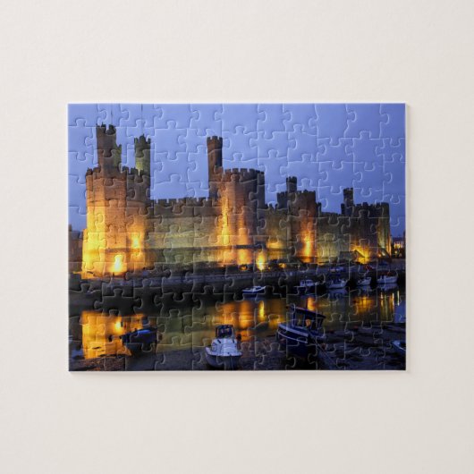 Caernarfon kasteel bij de schemering. legpuzzel (Horizontaal)