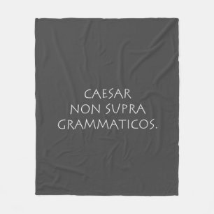 Caesar non supra grammaticos fleece deken