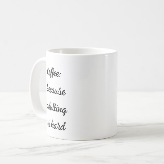 Café Parce Que L'Adulte Est Dur - Mug Relatable (Devant gauche)
