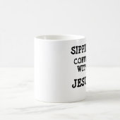 Café sirotant avec la tasse de Jésus (Centre)