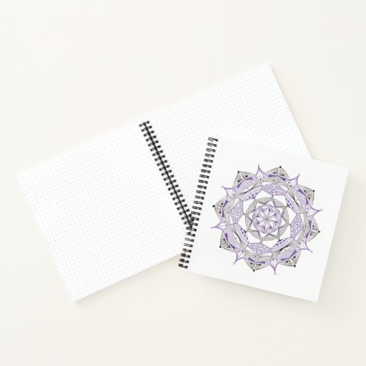 Cahier à reliure spirale avec motif mandala violet (Intérieur)
