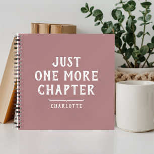 Cahier à spirale rose poussiéreux avec citation dr