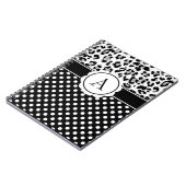 Cahier de monogramme avec des points et des impres (Côté gauche)