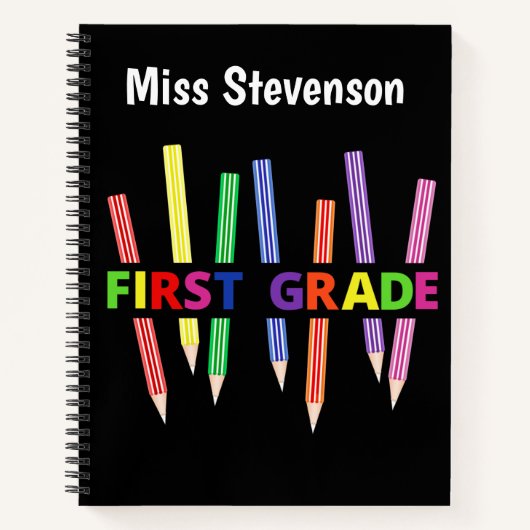 Cahier de première année aux crayons de couleur (Devant)