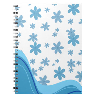 Cahier spiralé à esthétique bleue et blanche.