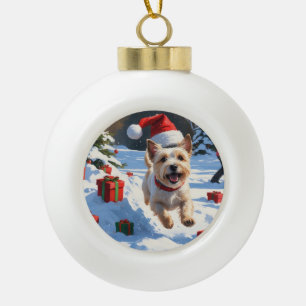 Cairn Terrier loopt in de sneeuw met kerst Pet Keramische Bal Ornament