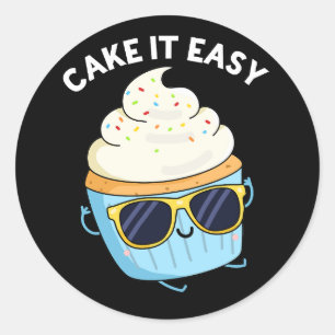 Cake It Easy Funny Cupcake Pun Donker BG Ronde Sticker