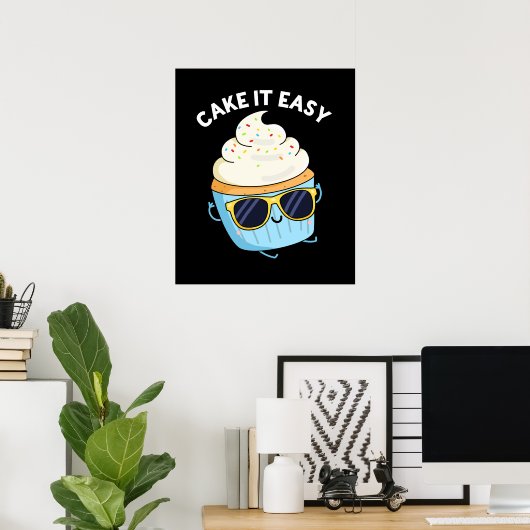 Cake It Easy Funny Cupcake Pun (Donkere BG) Poster (Thuiskantoor)