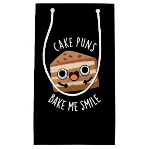 Cake Puns Bake me Smile Funny Food Pun Dark BG Klein Cadeauzakje